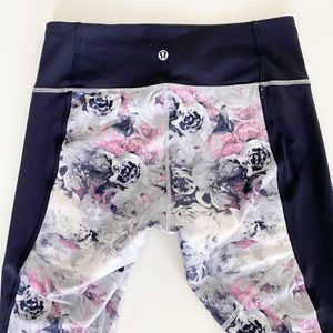 Lululemon Navy Gray Pink Rose Print Cropped Leggings Size 4